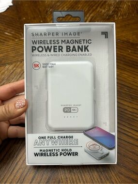 NWT Sharper Image White Wireless Magnetic Power Bank